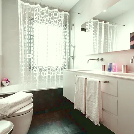 Modern 4 Bedrooms Апартаменты *